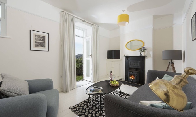 Porthgwarra Cabaña | Coastguard Cottage - a hidden gem with a stunning view