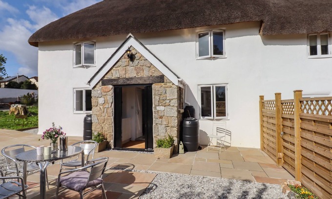Liverton Cabaña | COB COTTAGE, pet friendly, character holiday cottage in Bovey Tracey
