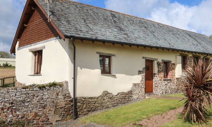 Littleham Cabaña | COB COTTAGE, pet friendly, character holiday cottage in Bideford
