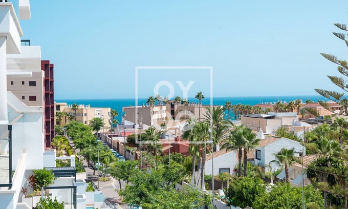 Mil Palmeras Apartamento | Cobalt Canvas Residence, Luxury Seaview Flat, by OYOOSTAYS