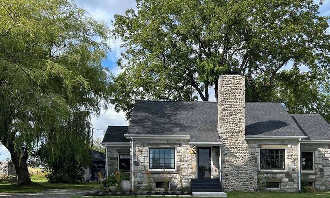 Ferndale Casa | Cobblestone cottage