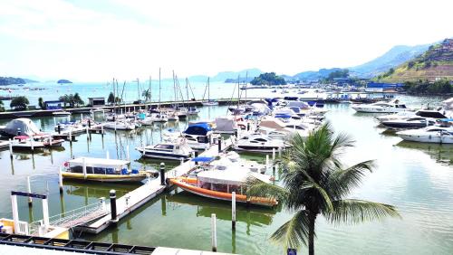 Marinas Apartamento | Cobertura frente mar , um andar , na Marina Piratas com estacionamento gratuito
