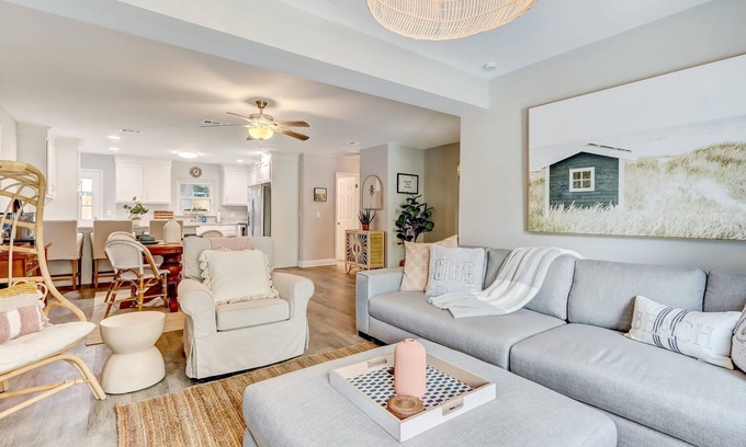Dolphin's Cove Cabaña | Cobia Cottage by the Sea - Brand New Putting Green and Peloton!