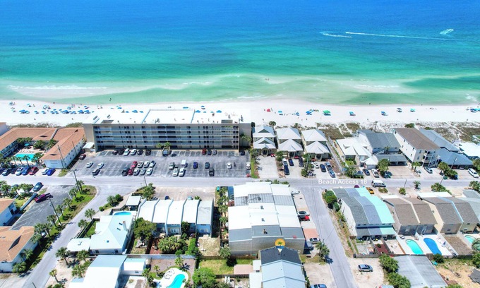 Bel Air Casa | Cobia St Townhome w/Fenced Yard! Steps to the Beach! FREE Daily Golf & Tix!
