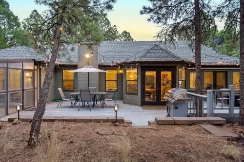 Flagstaff Casa | Coburn Cabin @ Country Club Game Room New Central AC Pet and Family-Friendly