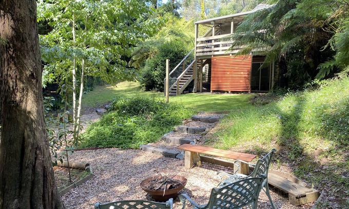 Cockatoo Casa | Cockatoo Rainforest Escape - family home with fire pit, surrounded by nature!
