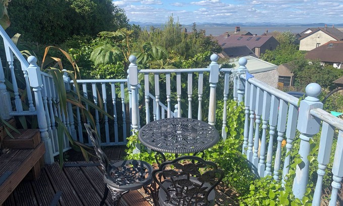 Heysham Cabaña | COCKLE BAY COTTAGE, pet friendly, country holiday cottage in Heysham