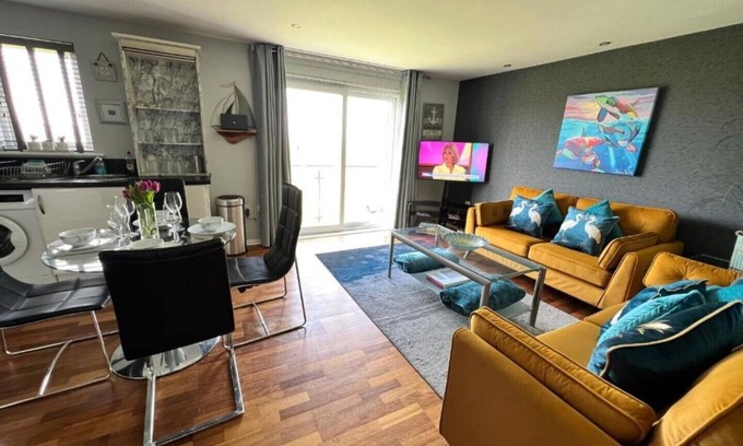 Crynant Apartamento | CockleDora Luxury Beach View Ground Floor