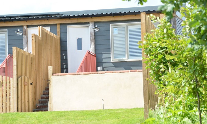 Halesworth Cabaña | COCKY HEN, UBBESTON, family friendly, with pool in Laxfield