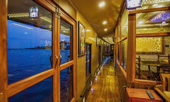 Alappuzha Hotel | Coco HouseBoat