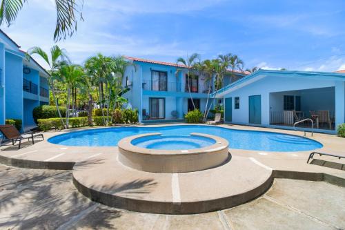 Coco Apartamento | Coco - Laguna Azul Poolside Condo