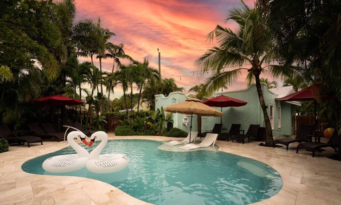 Flamingo Parks Casa | Coco Plum a Charming Retreat w/ Heated Pool