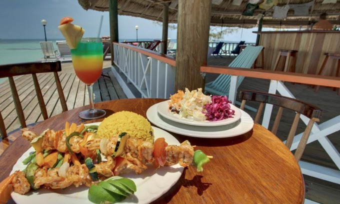 Thatch Caye Complejo | Coco Plum All Inclusive Resort
