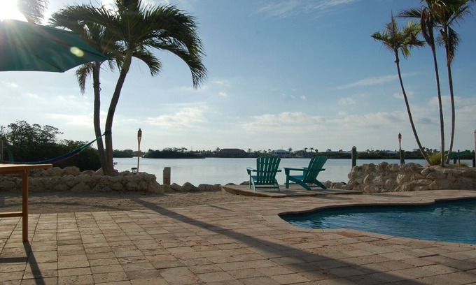 Marathon Casa | Coco Plum Paradise Casa privada frente a la bahía Piscina, jacuzzi, muelle y vista