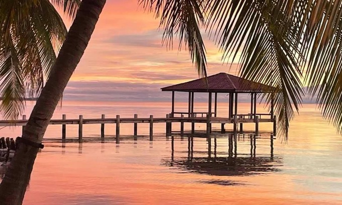 Surfside Hotel | Coco's Beachfront Cabanas