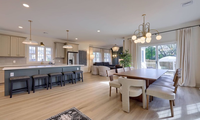 Hummelstown Casa | This house is a 5 bedroom(s), 3 bathrooms, located in Hummelstown, PA.
