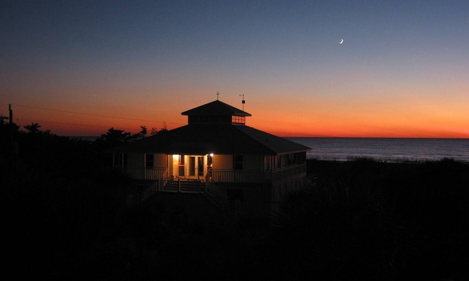 Placida Casa | Frente a la playa - puestas de sol panorámicas. Aislamiento incomparable.