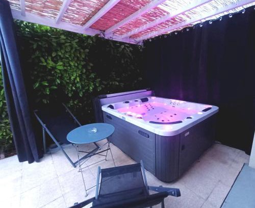 Rosieres-pres-Troyes Casa | Cocon romantique avec jacuzzi extérieur