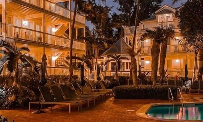 Old Town Complejo | Coconut Beach Resort, Great Location, Hot Tub!