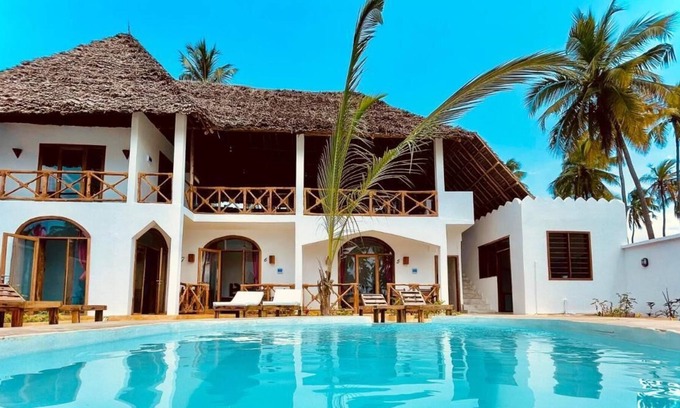 Pwani Mchangani Cama Y Desayuno | Coconut Getaway - 2 minutes from the beach