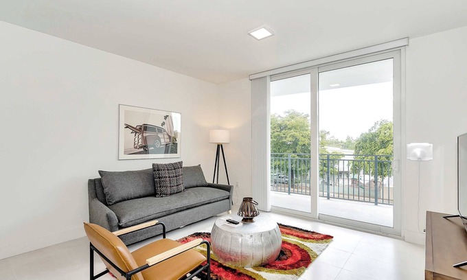 Coral Way Casa | Coconut Grove Charm, City Convenience | Roami at Grove 27