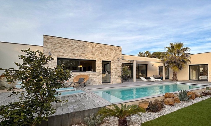 Le Grau-dʼAgde Villa | Cocoon architect-designed villa, 200m walk to beach+pool, table tennis, table soccer
