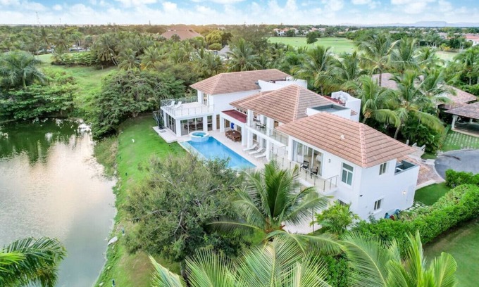 Bavaro Villa | MANSIÓN COCOTAL - 2 VILLAS CON PERSONAL COMPLETO, PISCINAS, JACUZZI, CERCA DE LA PLAYA Y DEL PUEBLO