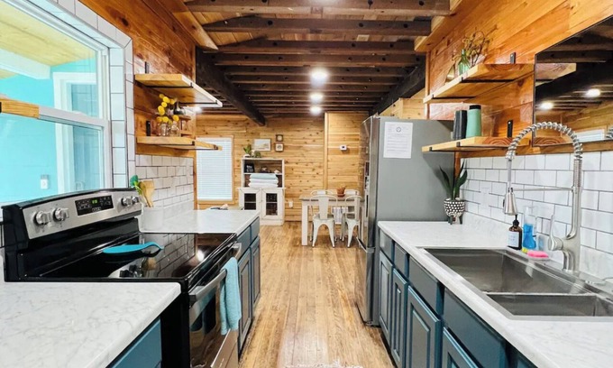 Flour Bluff Cabina | Coen’s Cozy Cabin on the Laguna Madre!