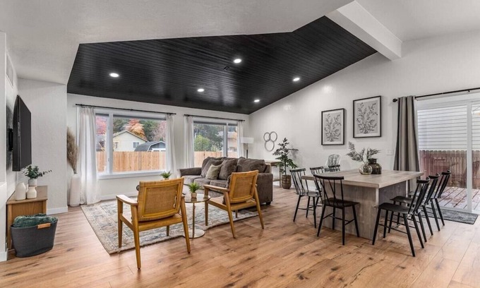 Graystone Casa | Coeur d'Alene Getaway I Quiet Neighborhood!