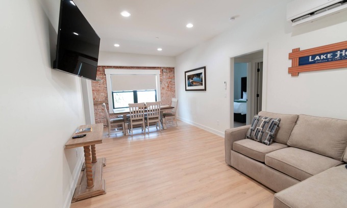 Lava Hot Springs Apartamento | The Suites at Lava Hot Springs: Suite #8 - Coeur d'Alene Theme