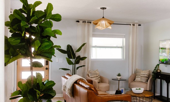 Sandalwood Casa | Coffee House 4bd fully remodeled Espresso machine 15 minutes drive to everything