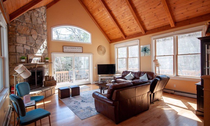 Stratton Mountain Casa | Coffee Lover's Retreat w/ hot tub & game room