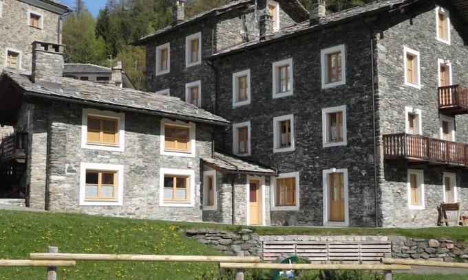 Cogne Apartamento | Cogne. apartamento de prestigio frente a los jardines de San Orso. Estacionamiento y WiFi