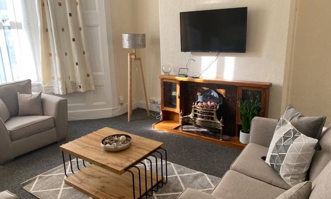 Newport Casa | Cohost Partners Chepstow House Cozy 5 Bedroom Stay