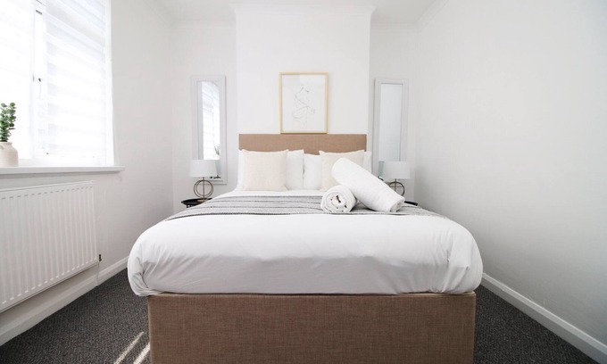 Newport Casa | Cohost Partners | Stylish 2BR Home w/ Free Parking