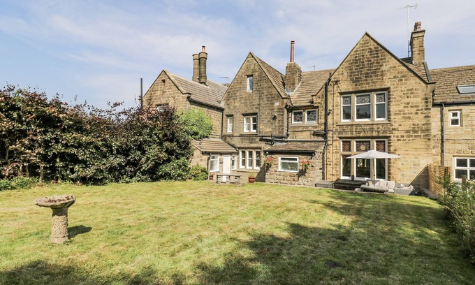 Stanbury Casa | COLD SPRING HOUSE, with a garden in Cullingworth