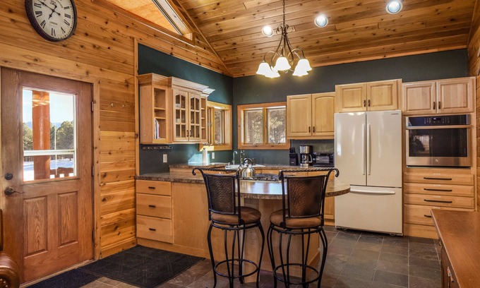 Angel Fire Cabina | Coleman Velo - Secluded Rustic Cabin