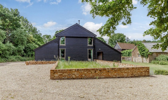 Braintree Cabaña | COLEMANS FARM BARN, pet friendly, with open fire in Finchingfield