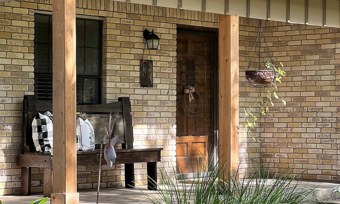 Victoria Casa | Coleto Bend Cottage - Home to lots of wildlife!