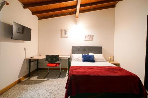 Suramericana Casa | CoLiving Laureles Habitaciones con Baño Privado
