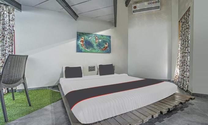 Ulhasnagar Hotel | Collection O 80852 Hotel Nirva