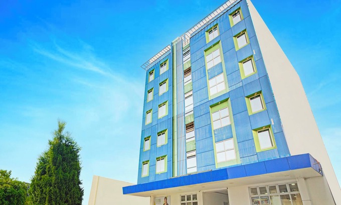 Sampaloc Hotel | Capital O 1318 Residences