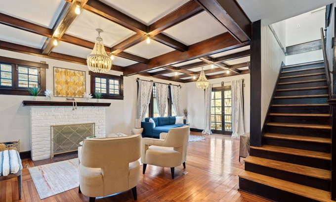 Topeka Casa | College Hill Bungalow