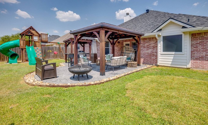 Emerald Forest Cabaña | College Station Home w/ Yard ~ 4 Mi to Texas A&m!