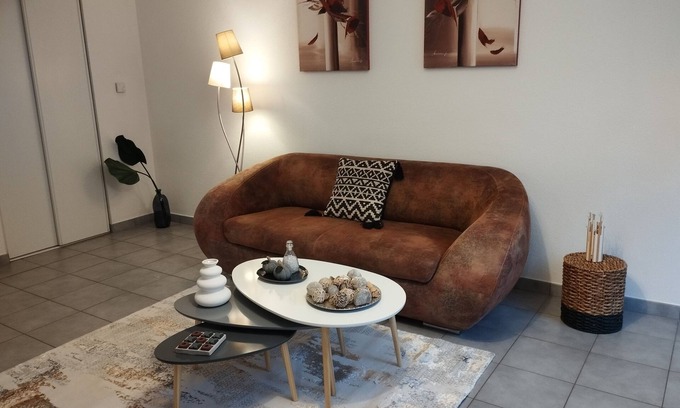 Horbourg-Wihr Apartamento | Colmar garden level with closed garage.