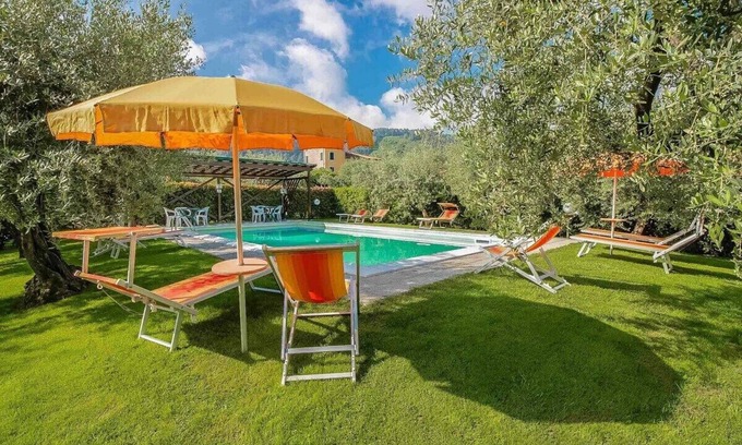 Cascine-La Croce Apartamento | Colomba, apartment with pool, A/C, WiFi. Lucca
