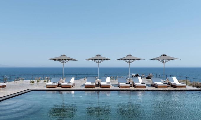 Kamari Casa | Colombos BeachFront