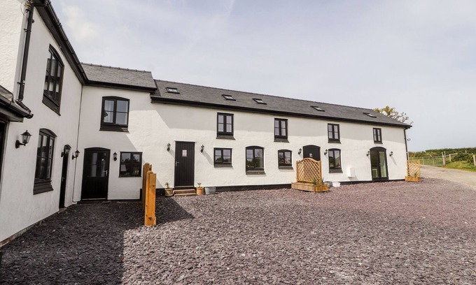 Northop Hall Cabaña | COLOMENDY ALPACA FARM - COACH HOUSE, family friendly in Northop Hall