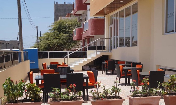 Ouakam Hotel | Colonia Apartment