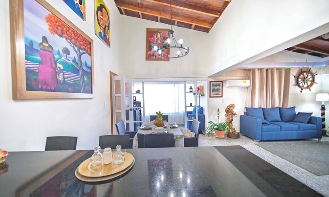El Batey Apartamento | Colonial 2BR Apartment 2mins Walk to Beach!